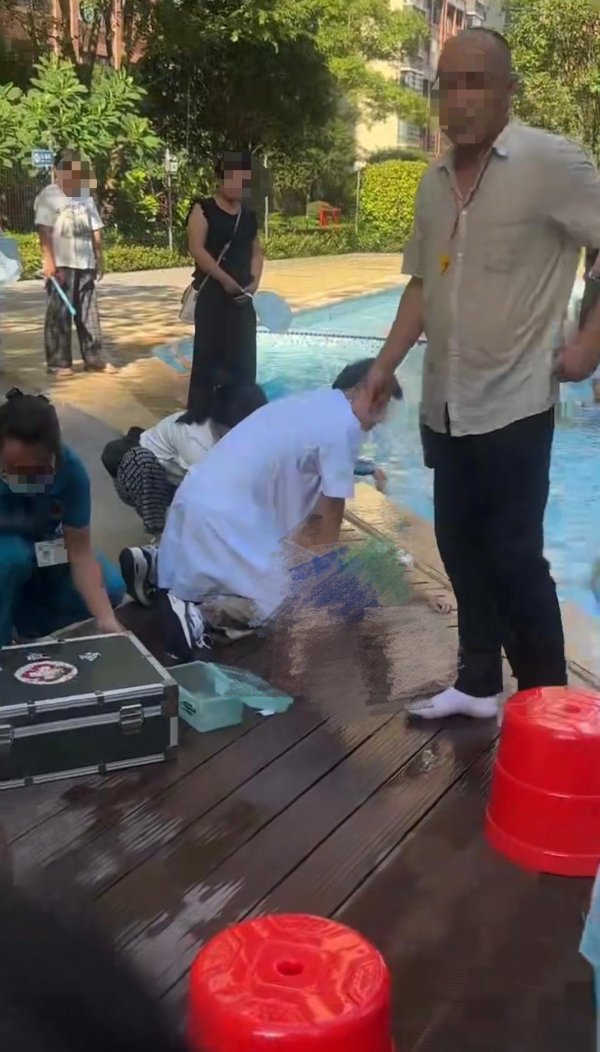 股票配资十大排名 南宁一男童在小区内游泳池溺亡，物业：孩子不到10岁，泳池是外包的